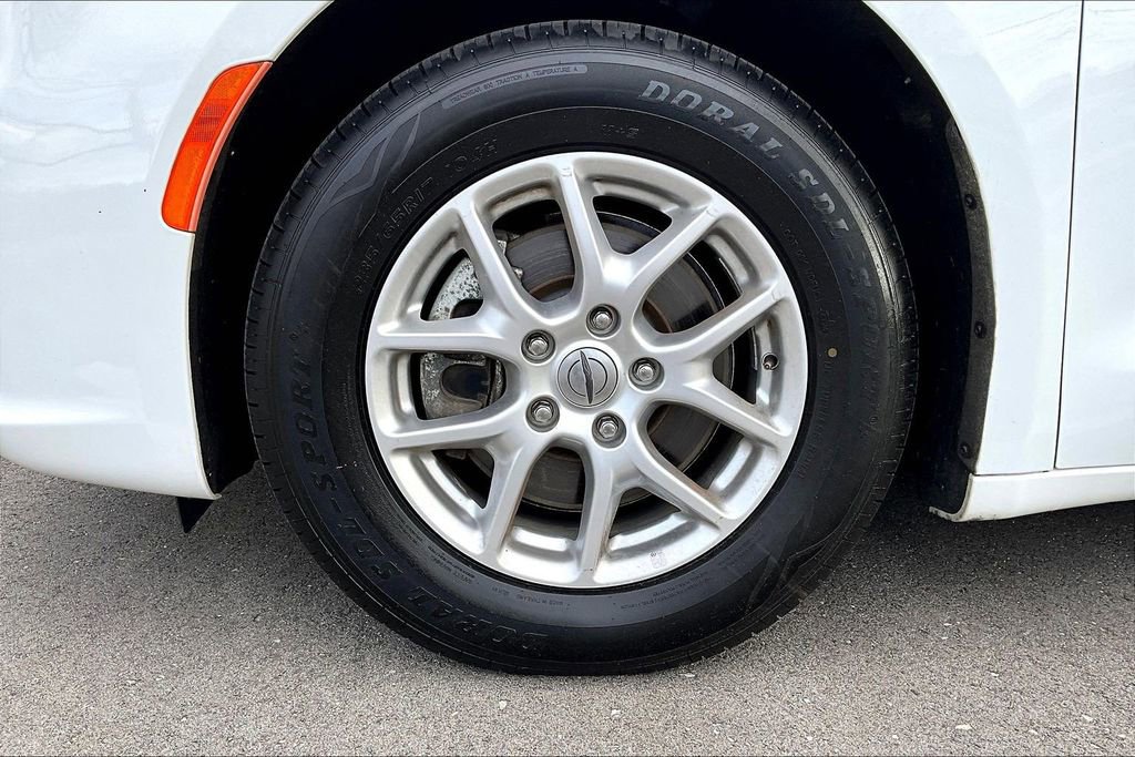 Used 2023 Chrysler Pacifica Touring-L FWD image 33