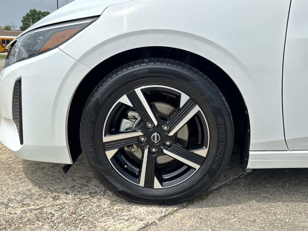 Used 2025 Nissan Sentra SV FWD image 5