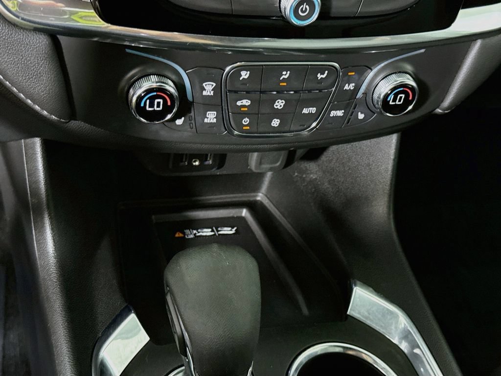 Used 2023 Chevrolet Traverse LT FWD image 7
