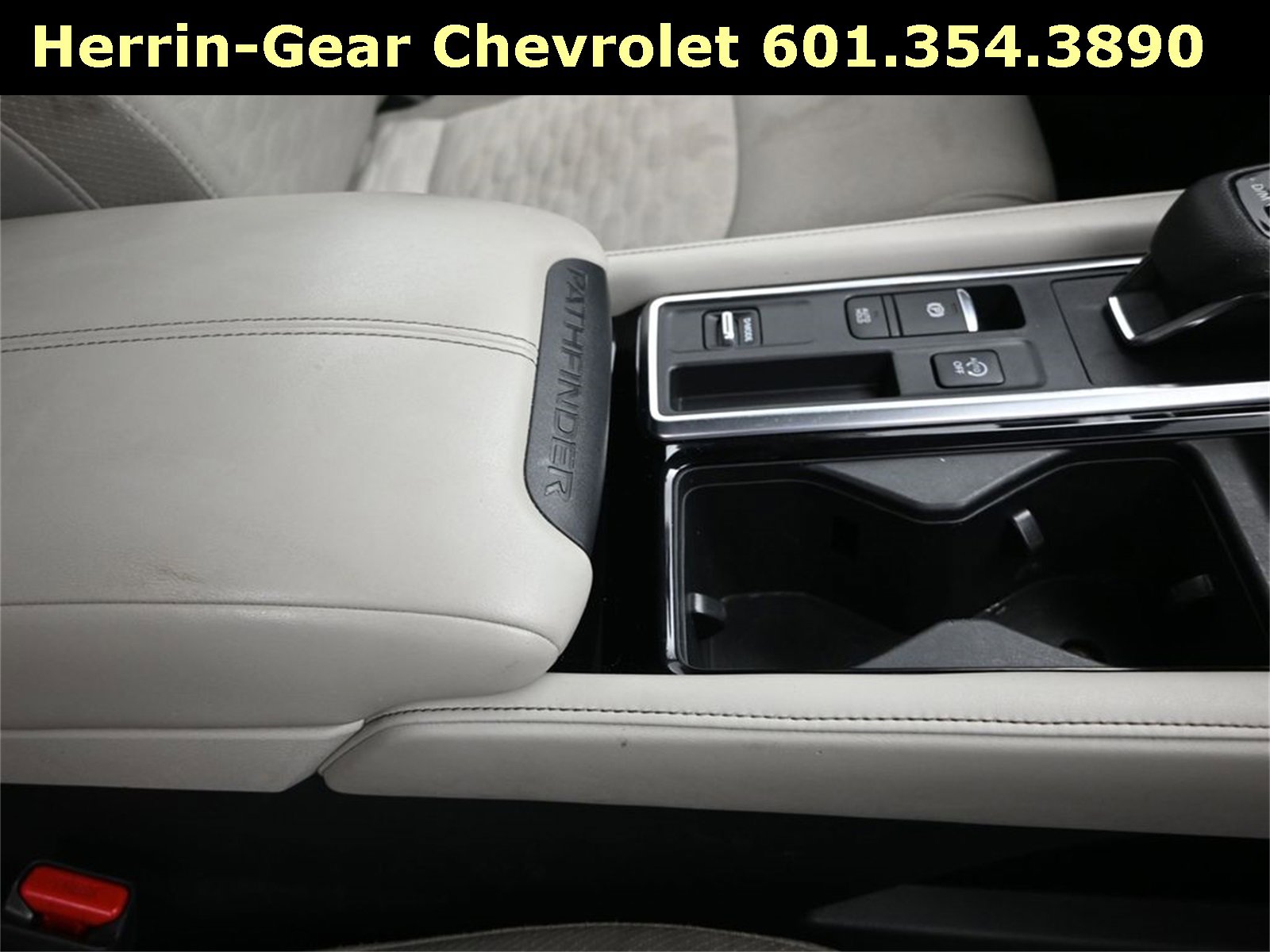 Used 2022 Nissan Pathfinder SV image 29