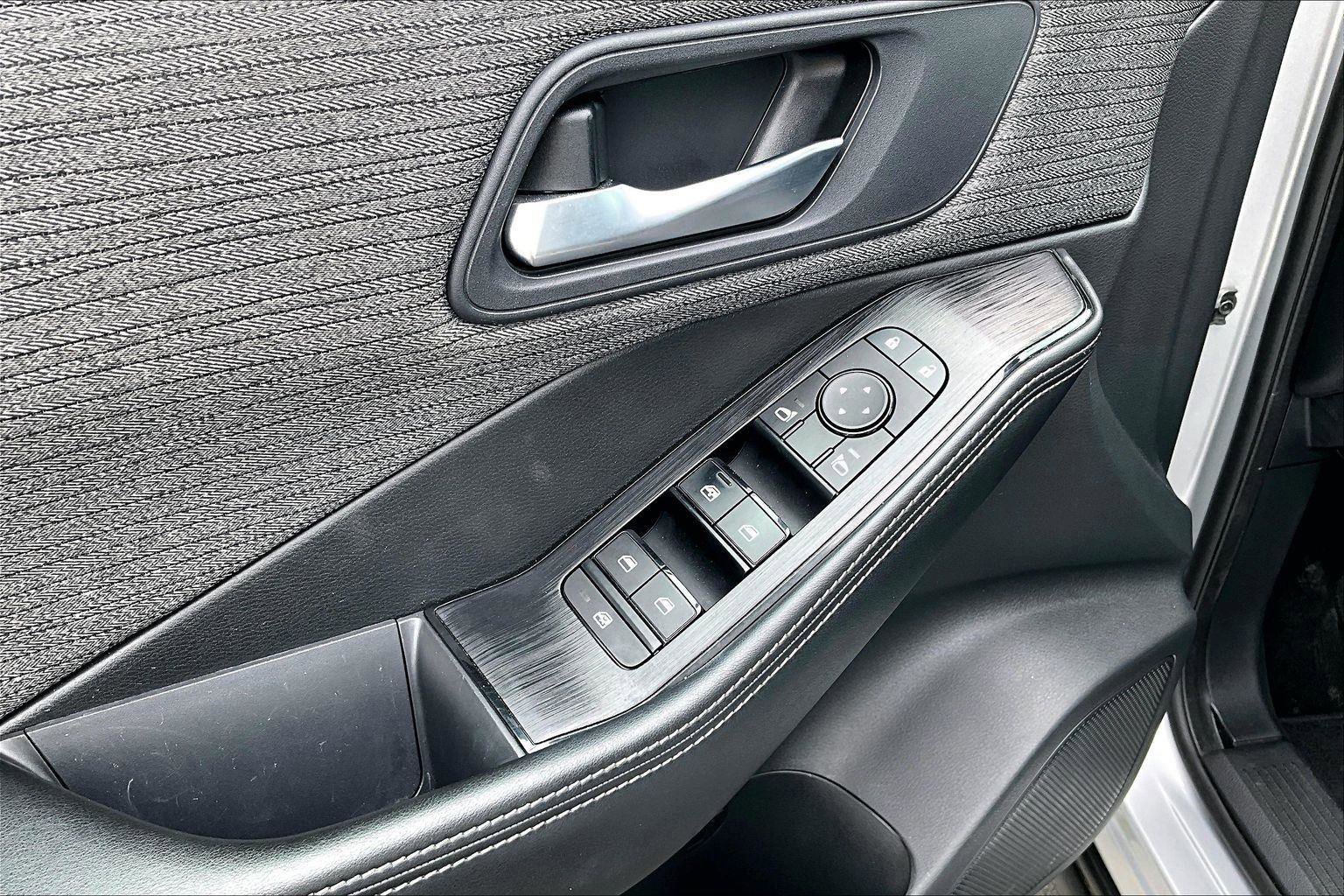 Used 2023 Nissan Rogue SV image 36