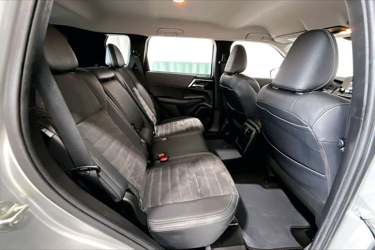 Used 2023 Mitsubishi Outlander SE image 20