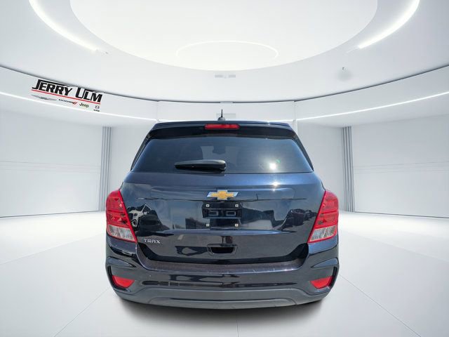 Used 2022 Chevrolet Trax LS w/ Tint and Cruise Package image 4