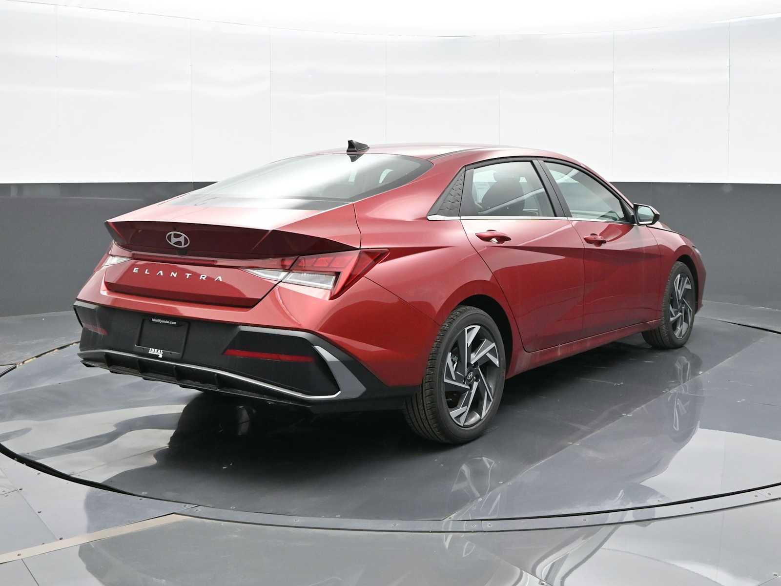 Certified 2024 Hyundai Elantra SEL w/ Convenience Package image 7