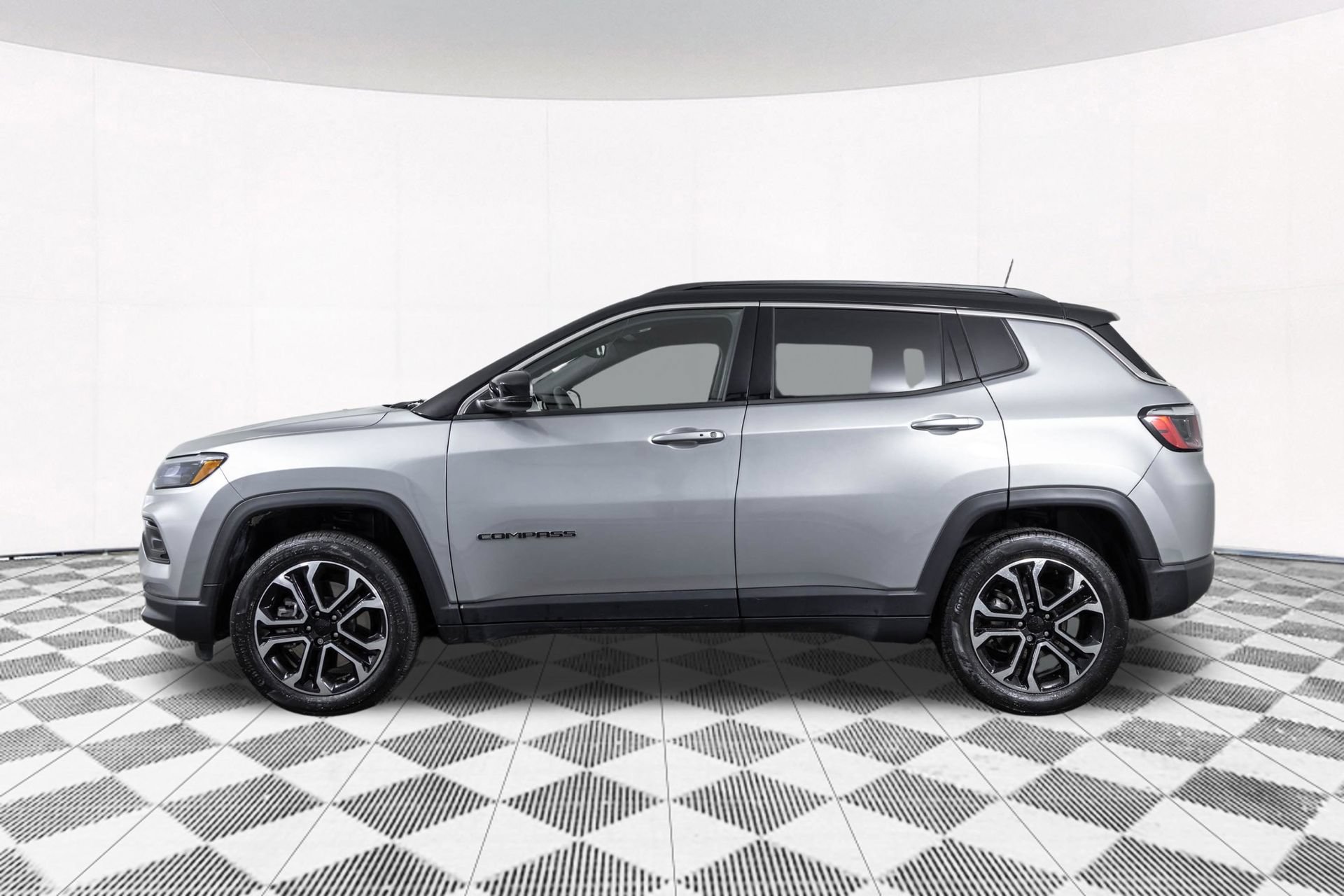 Used 2023 Jeep Compass Limited AWD/4WD image 14