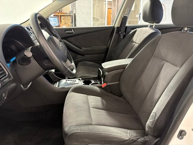 Used 2011 Nissan Altima 2.5 S FWD image 16