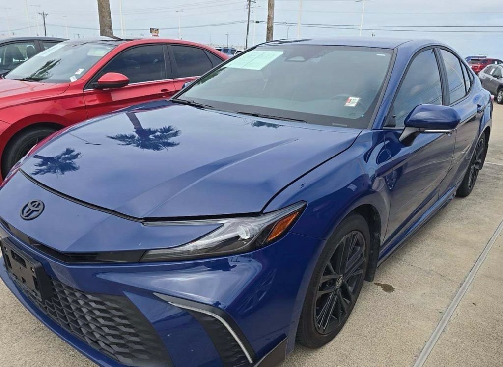 Used 2025 Toyota Camry SE w/ Convenience Package FWD image 2
