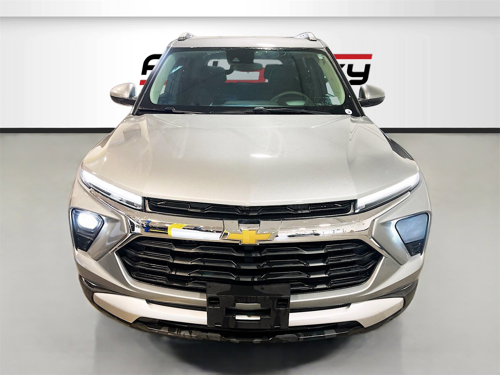 Used 2025 Chevrolet TrailBlazer LT w/ Driver Confidence Package image 2