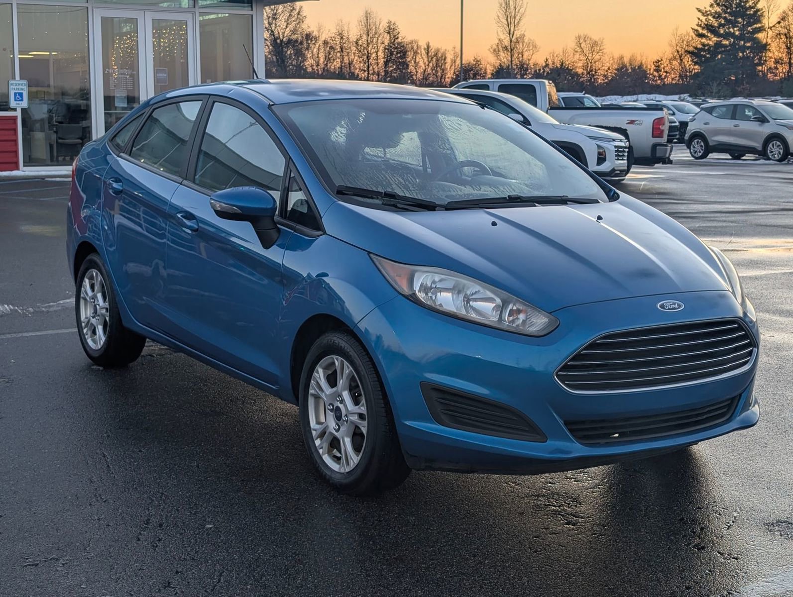 Used 2016 Ford Fiesta SE image 3