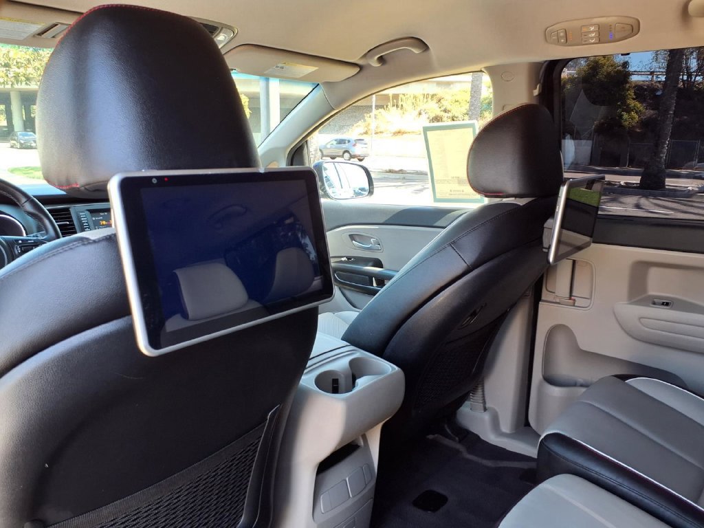 Used 2019 Kia Sedona EX FWD image 12