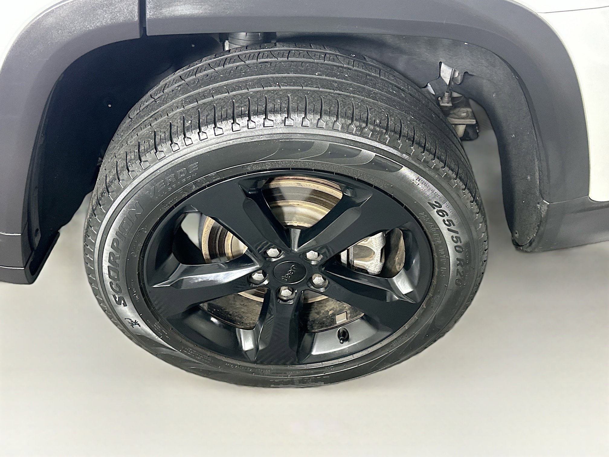 Used 2023 Jeep Grand Cherokee L Limited w/ Black Appearance Package image 11