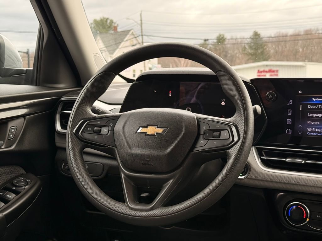 Used 2025 Chevrolet TrailBlazer LT AWD/4WD image 19