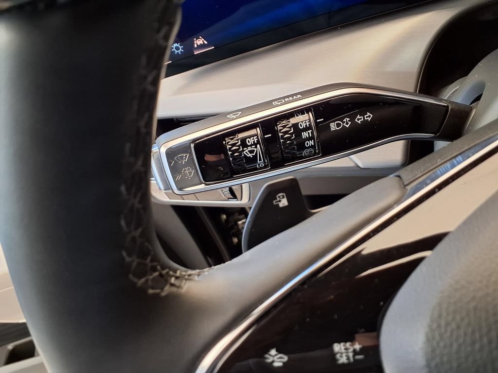 Certified 2026 Cadillac Vistiq Luxury AWD/4WD image 8