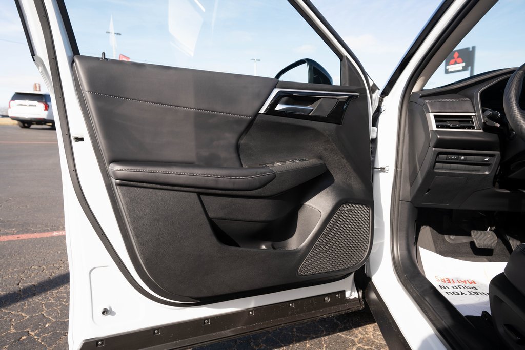 New 2026 Mitsubishi Outlander LE AWD/4WD image 13