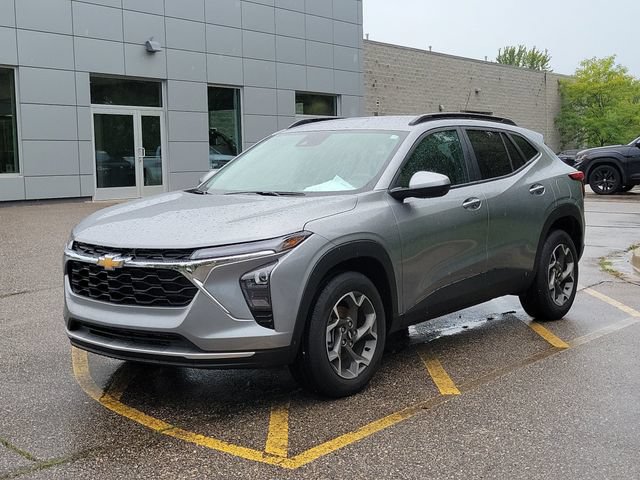Used 2026 Chevrolet Trax LT w/ Driver Confidence Package FWD image 2