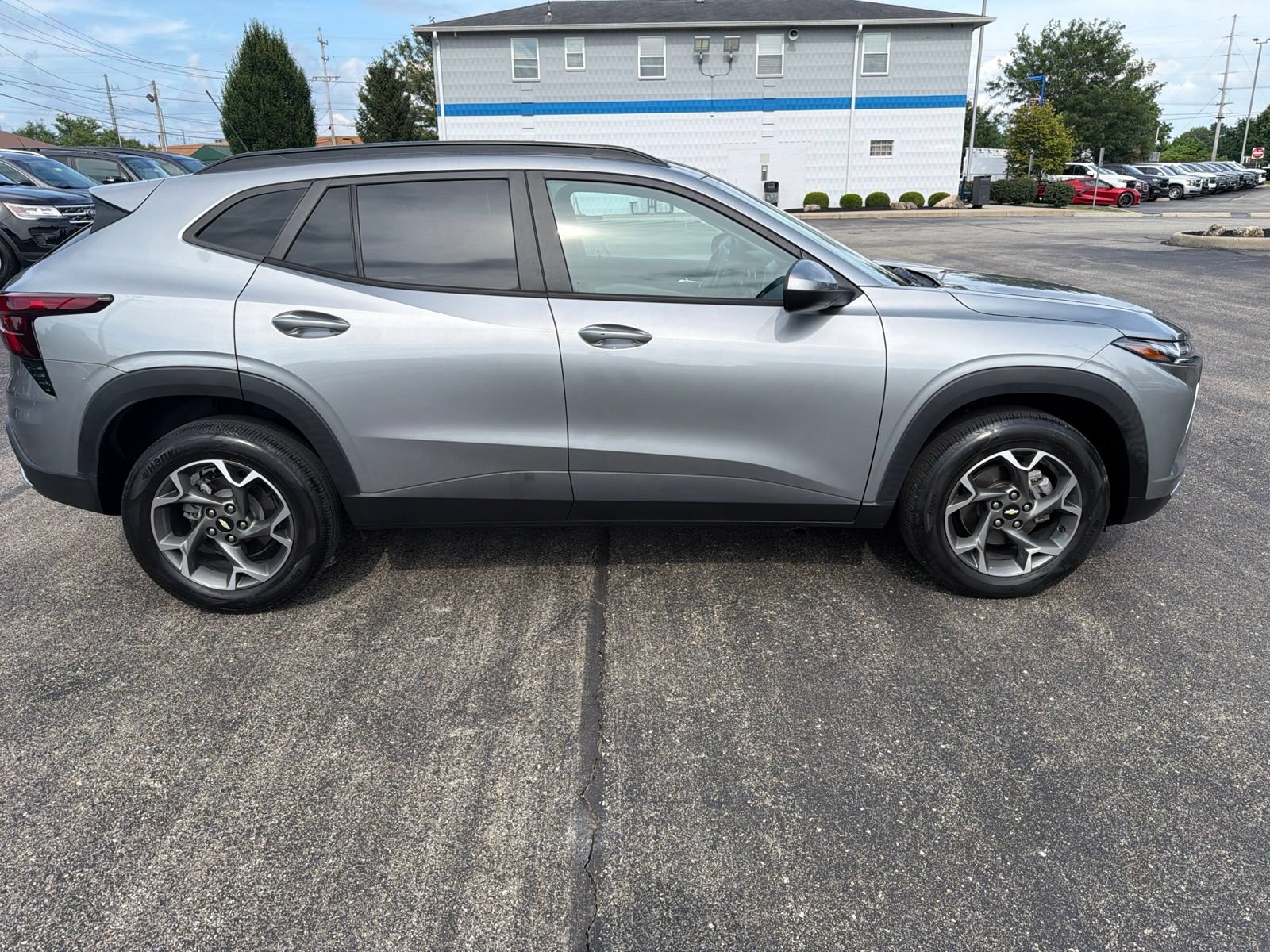 Used 2024 Chevrolet Trax LT w/ Driver Confidence Package FWD image 6