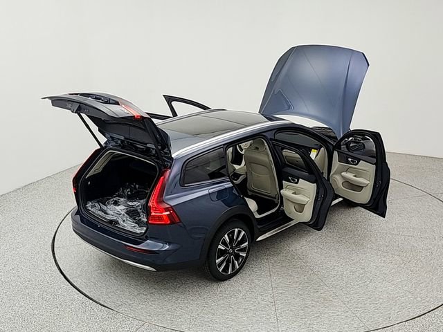 New 2026 Volvo V60 B5 Cross Country Ultra w/ Climate Package image 40