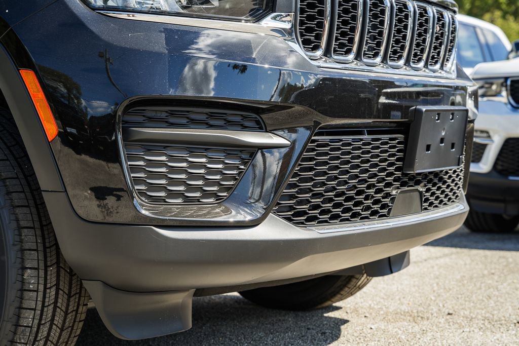 New 2025 Jeep Grand Cherokee Laredo X w/ Luxury Tech Group I image 13