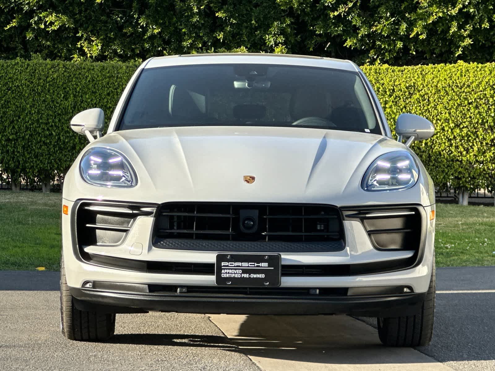 Certified 2025 Porsche Macan AWD/4WD image 11