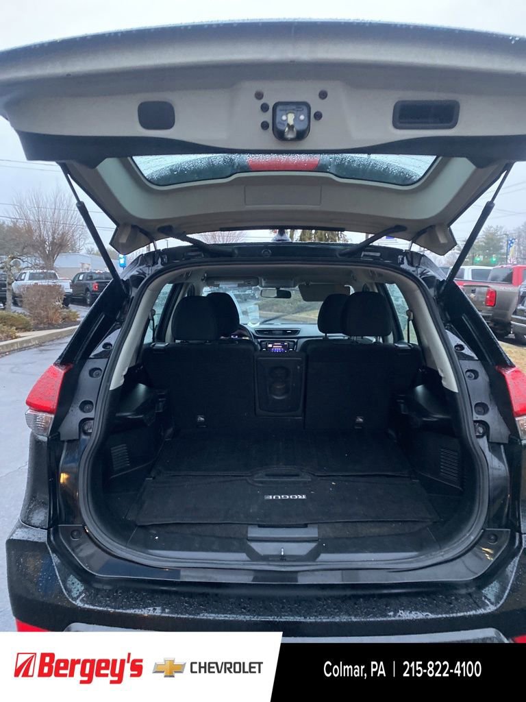 Used 2018 Nissan Rogue S image 17