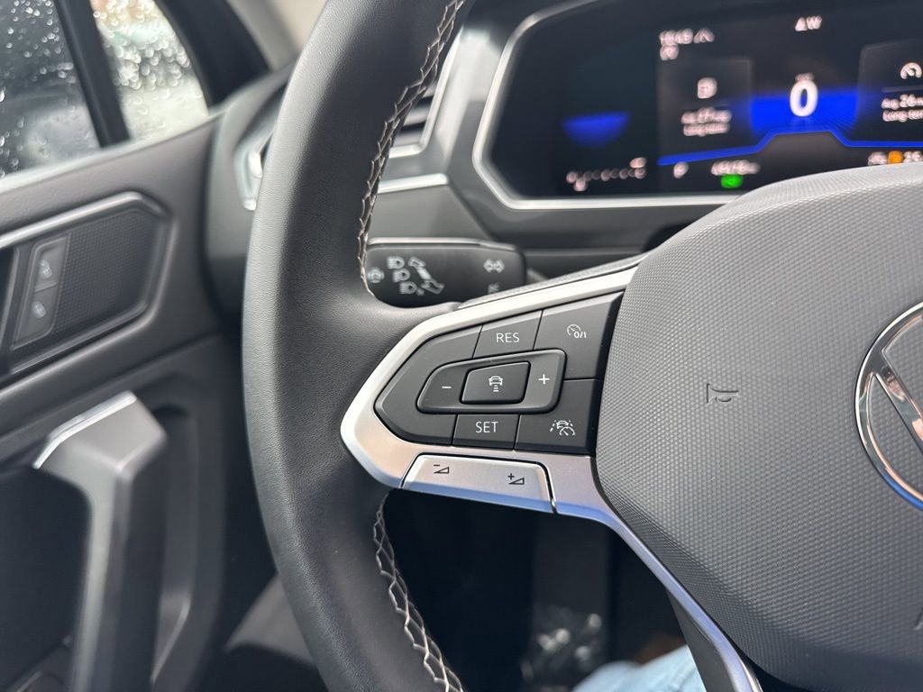 Used 2023 Volkswagen Tiguan SE w/ Panoramic Sunroof Package image 16