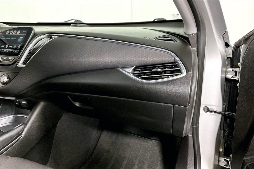 Used 2017 Chevrolet Malibu LT w/ Driver Confidence Package image 14