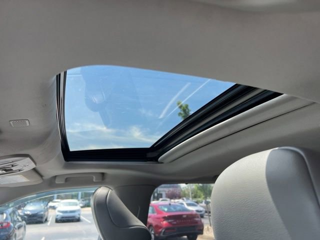 Used 2021 Toyota Highlander XLE FWD image 25