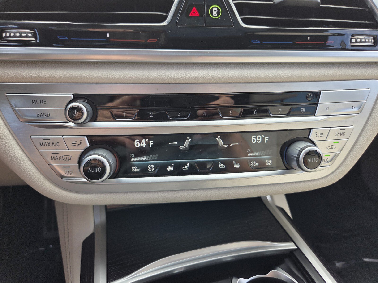 Used 2022 BMW 745e xDrive w/ M Sport Package AWD/4WD image 25