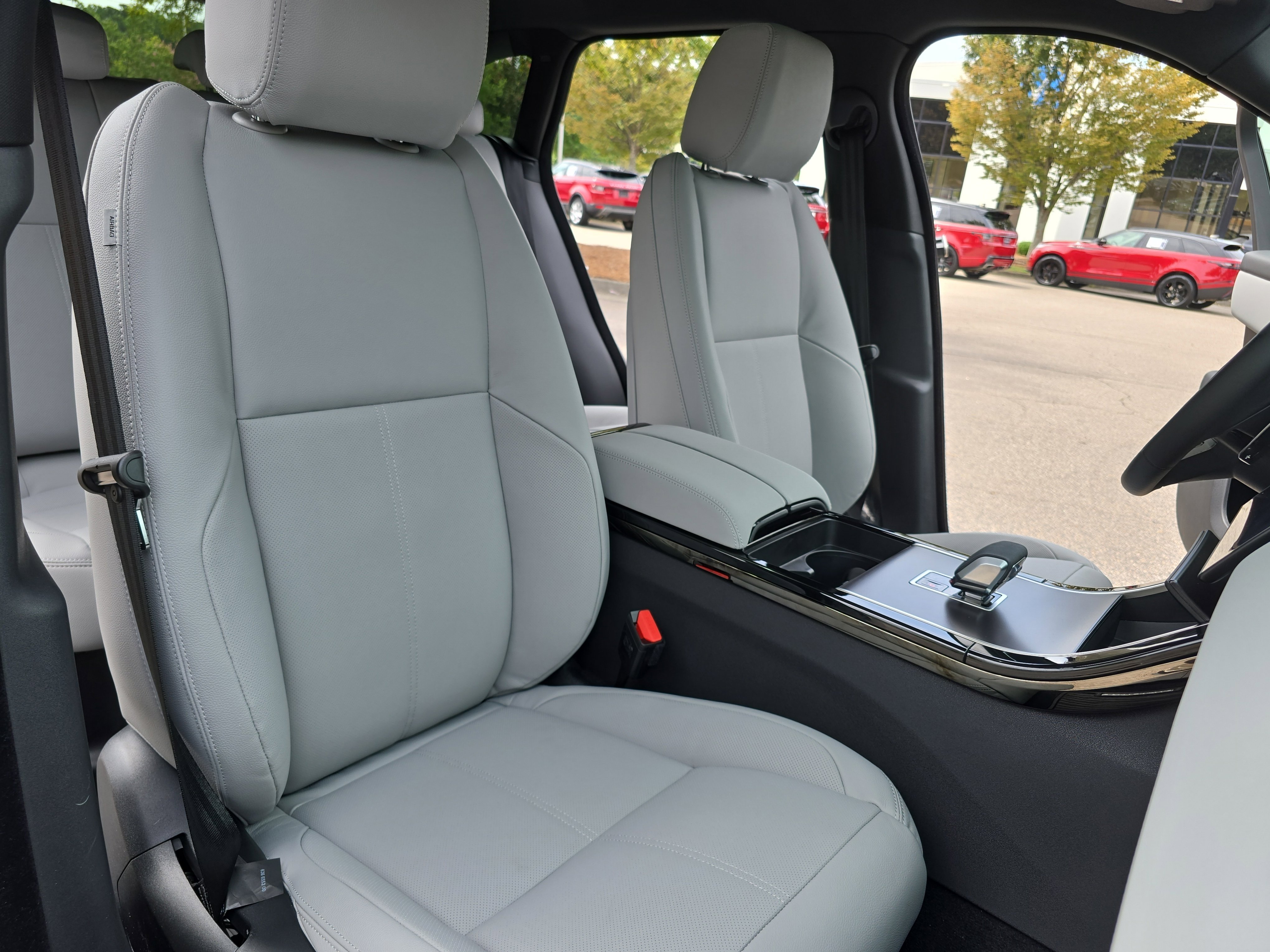 New 2026 Land Rover Range Rover Velar Dynamic SE image 10