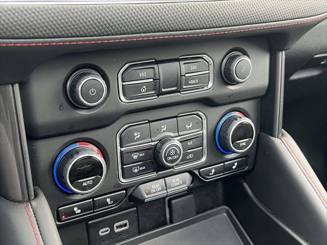 Used 2024 Chevrolet Suburban RST w/ Luxury Package AWD/4WD image 31