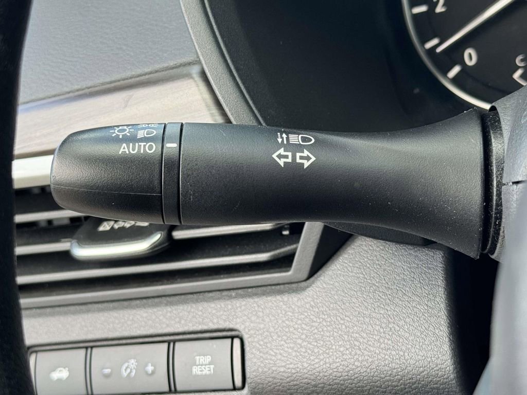 Used 2024 Nissan Altima 2.5 SV FWD image 25