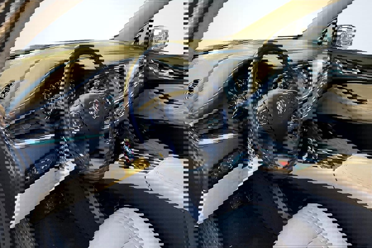 Used 2019 Buick Enclave Essence image 14