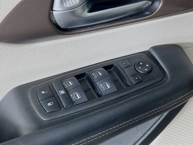 Used 2019 Chrysler Pacifica Touring-L Plus w/ Advanced Safetytec Group FWD image 9