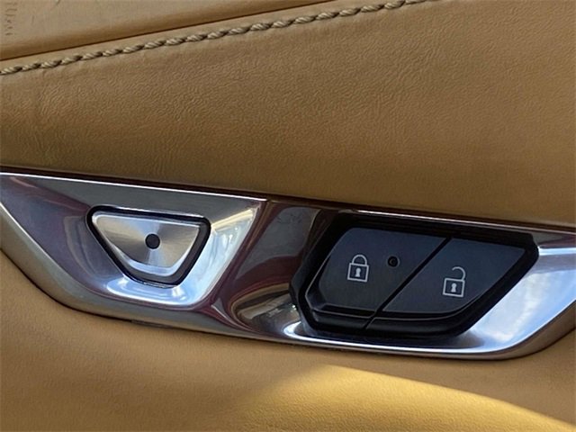 Used 2021 Chevrolet Corvette Stingray w/ Z51 Performance Package image 16