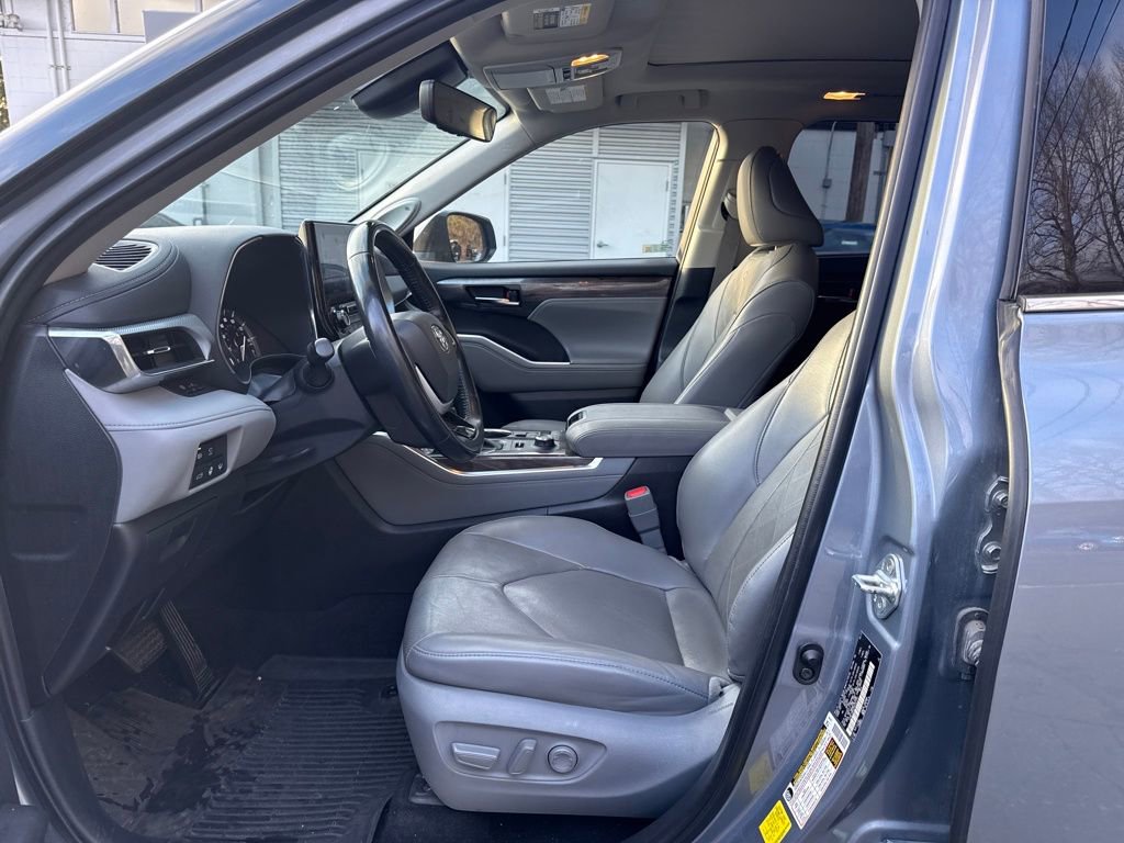 Used 2022 Toyota Highlander Platinum image 16