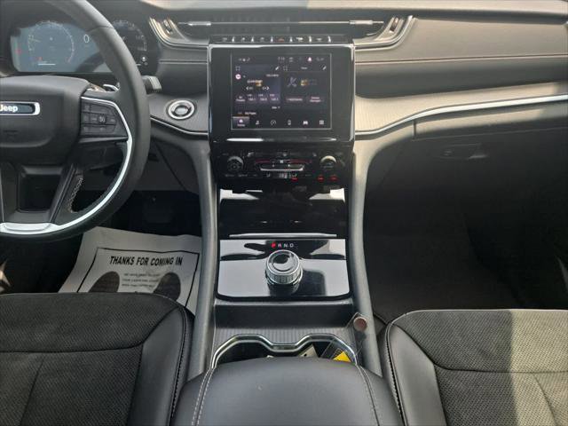 Certified 2025 Jeep Grand Cherokee Altitude AWD/4WD image 11