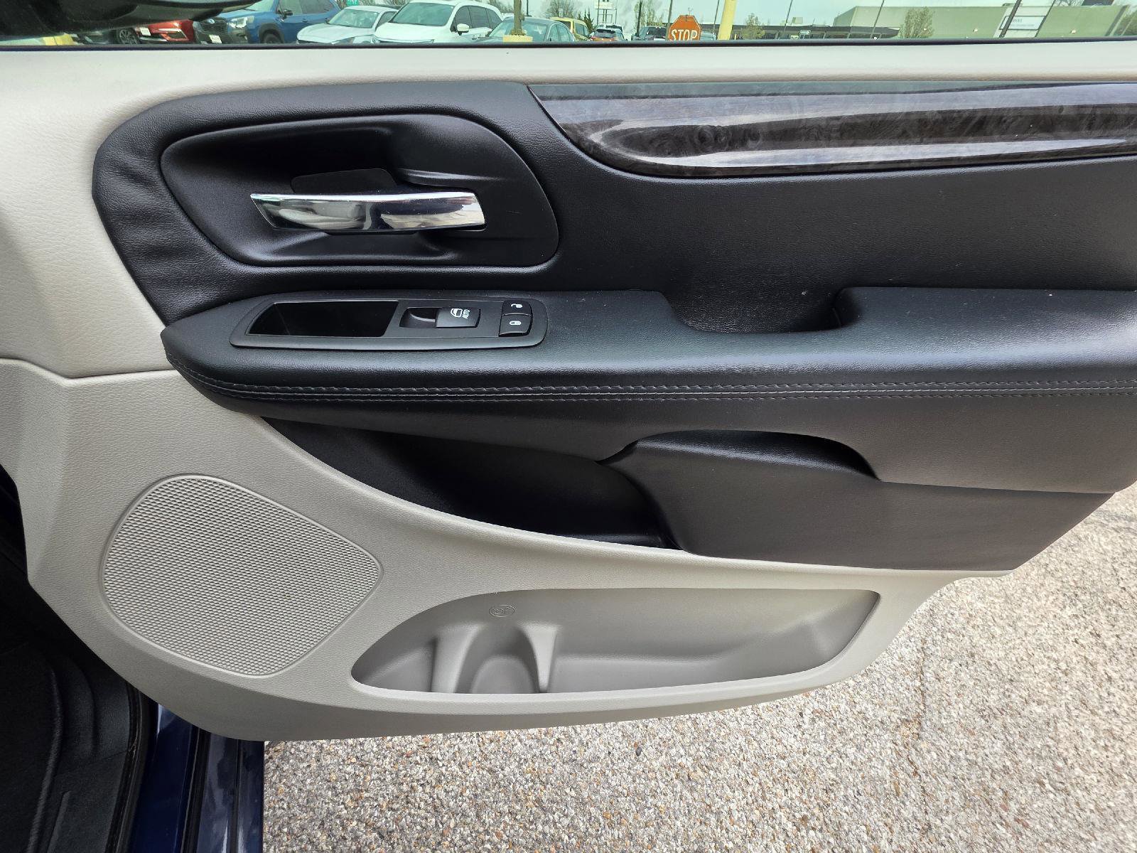 Used 2017 Dodge Grand Caravan SE w/ Power Window Group image 26