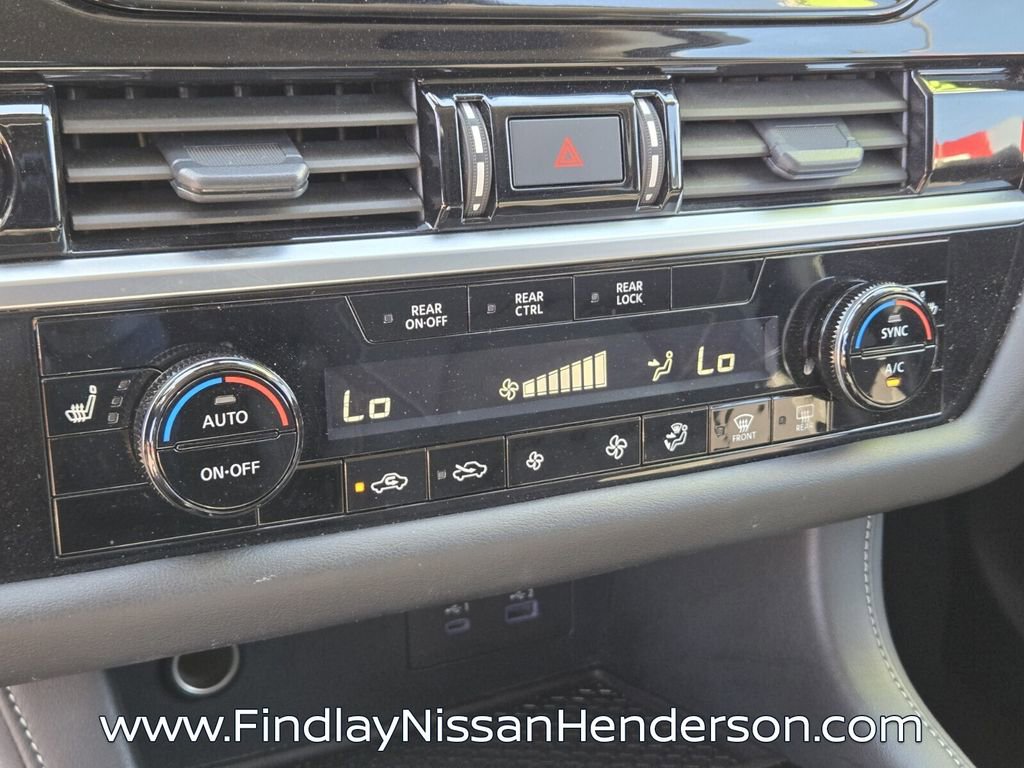 Used 2025 Nissan Pathfinder SV image 28