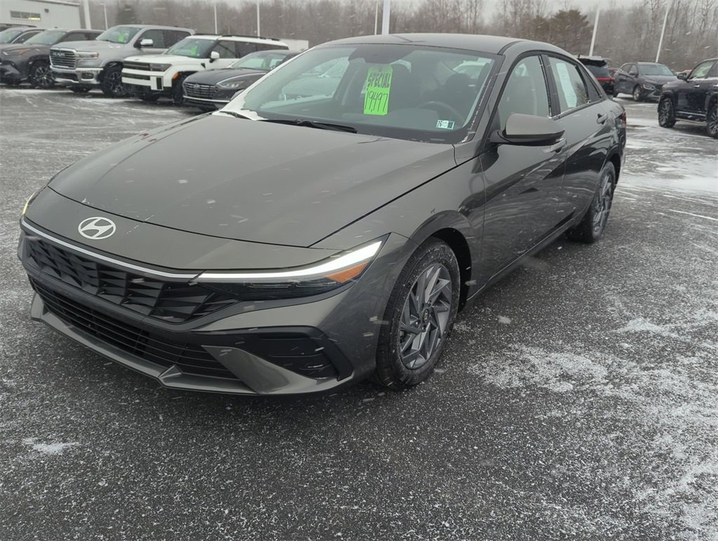 Used 2024 Hyundai Elantra SEL image 4