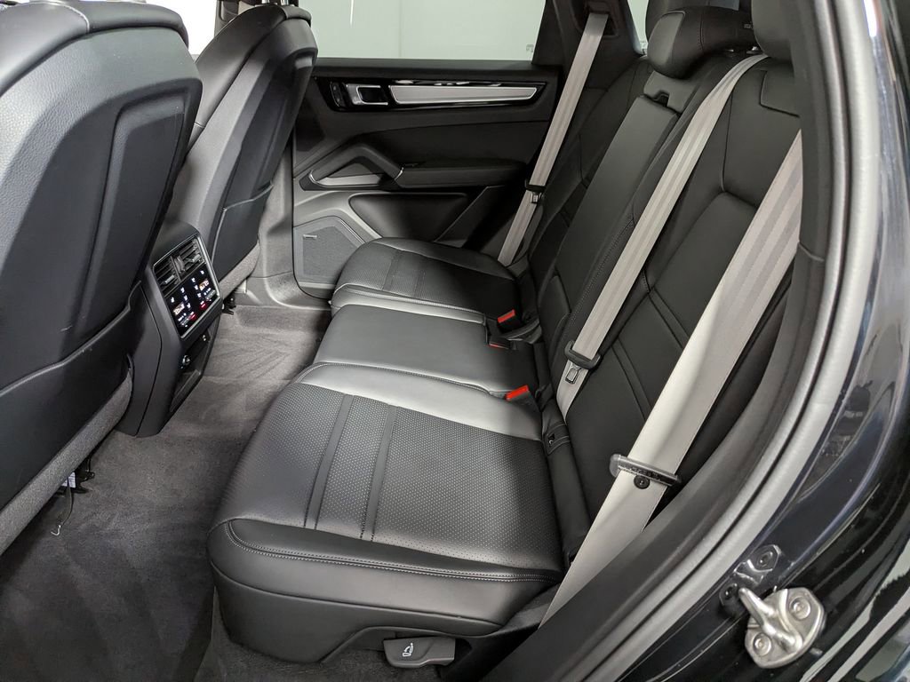 Used 2022 Porsche Cayenne Platinum Edition image 44