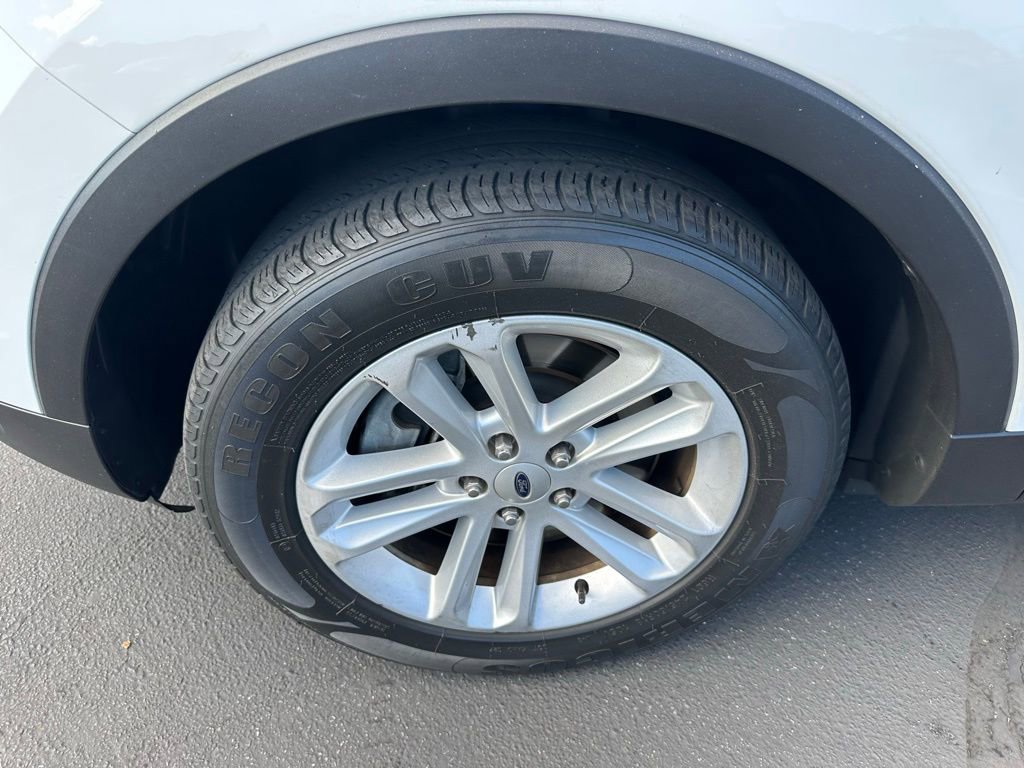 Used 2017 Ford Explorer XLT image 8