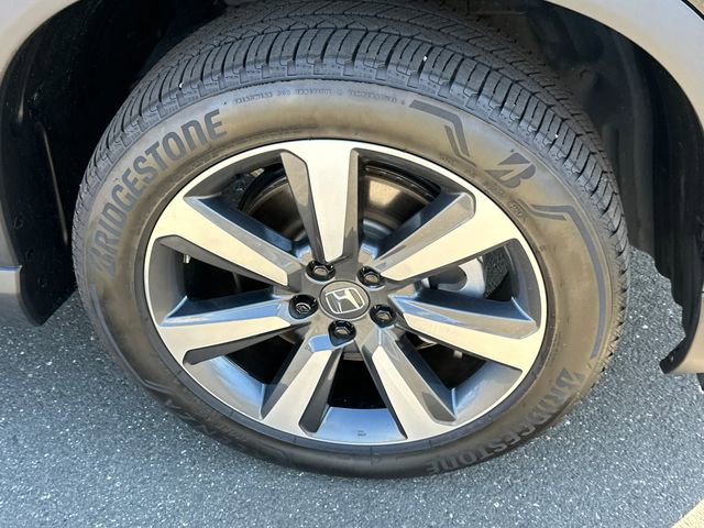 Used 2025 Honda Pilot Touring image 7