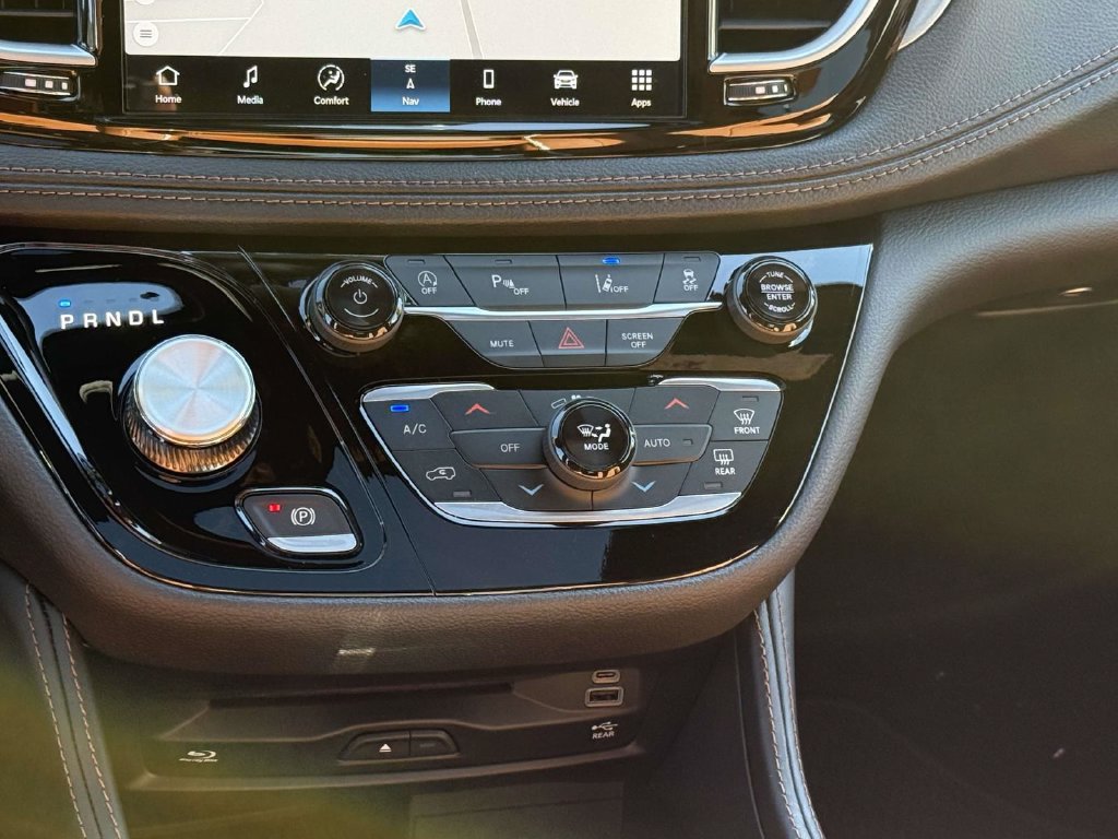 New 2026 Chrysler Pacifica Pinnacle FWD image 21