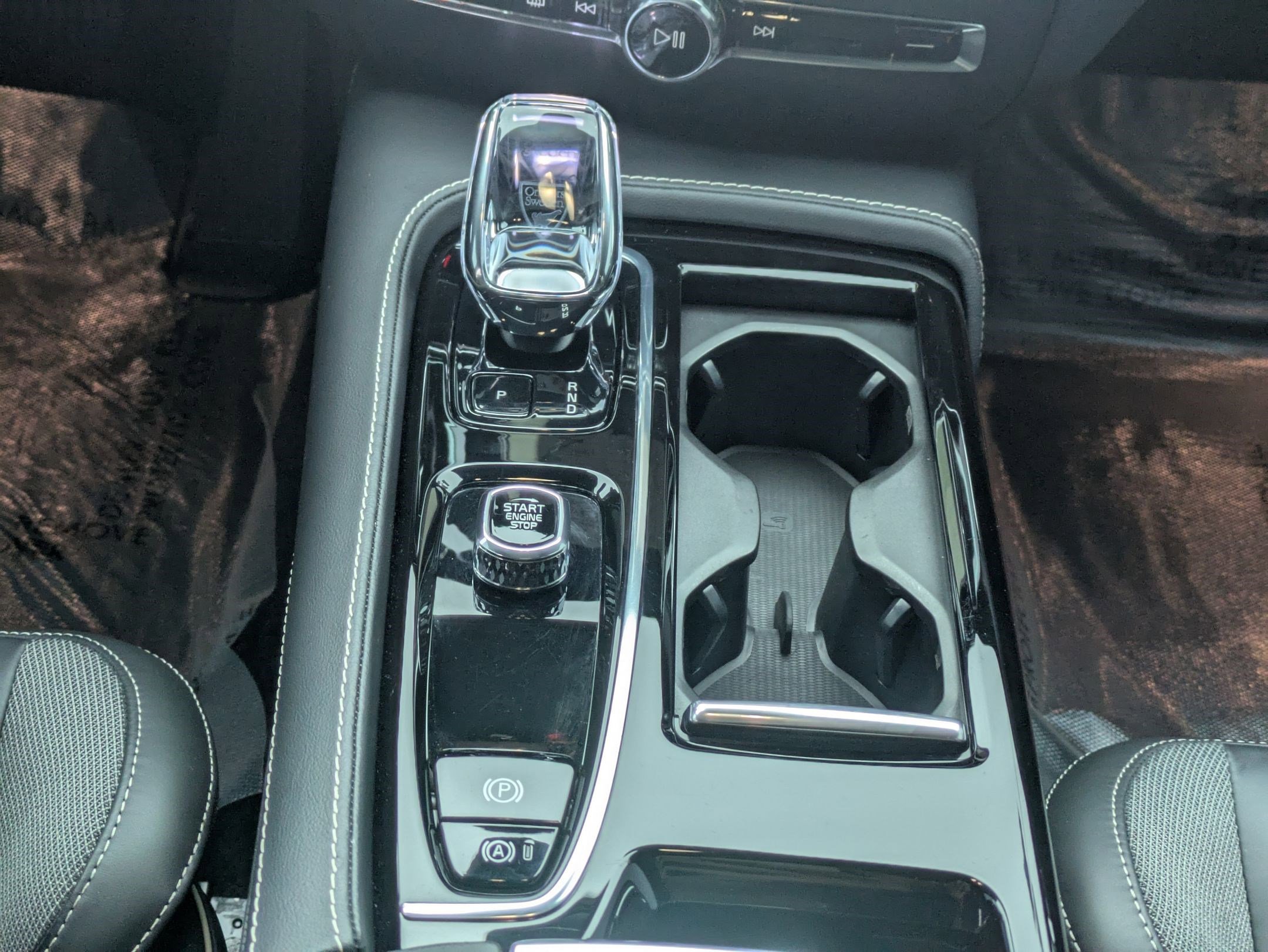 Used 2025 Volvo V60 T8 Polestar image 24