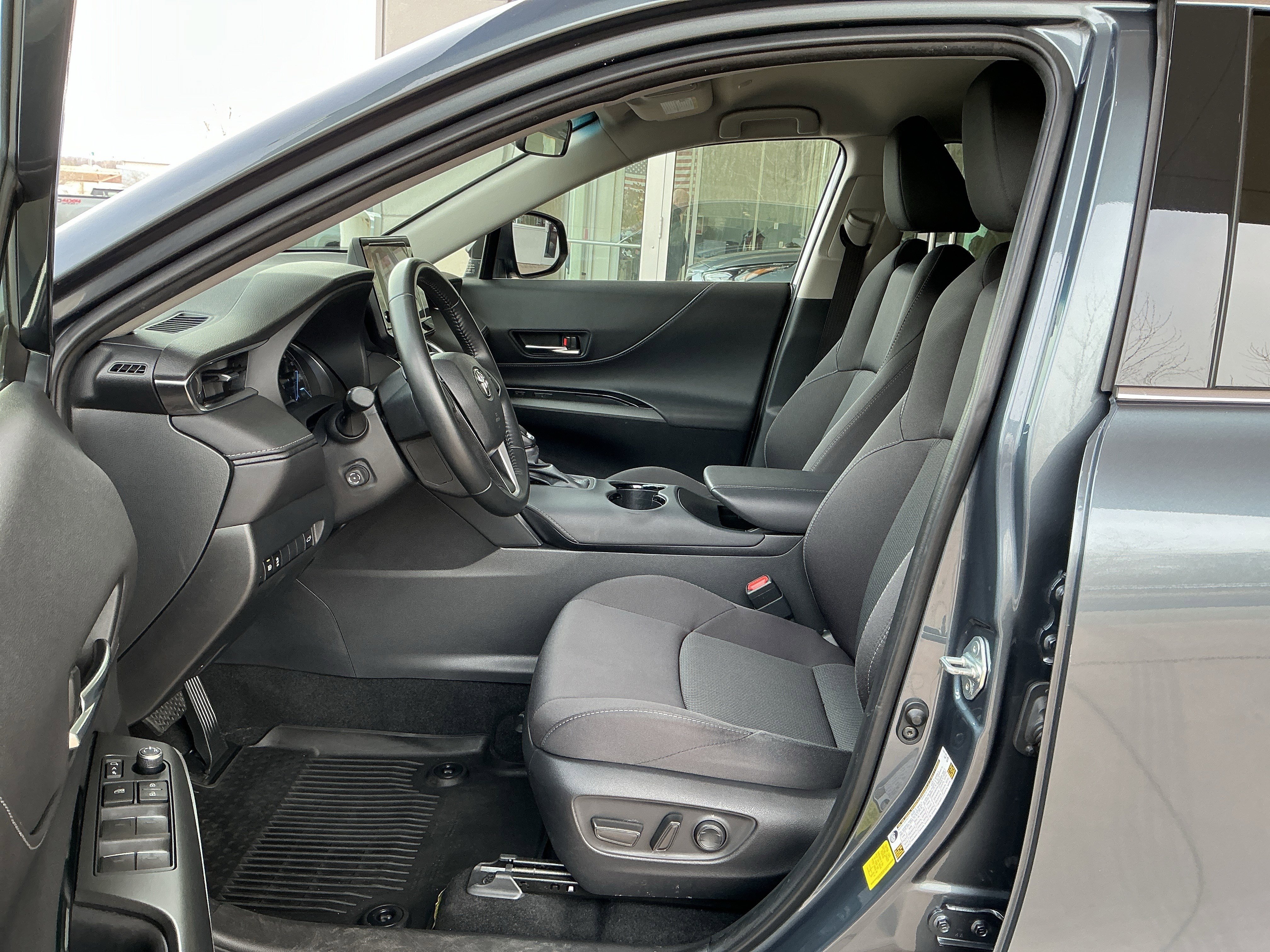 Used 2024 Toyota Venza LE image 7