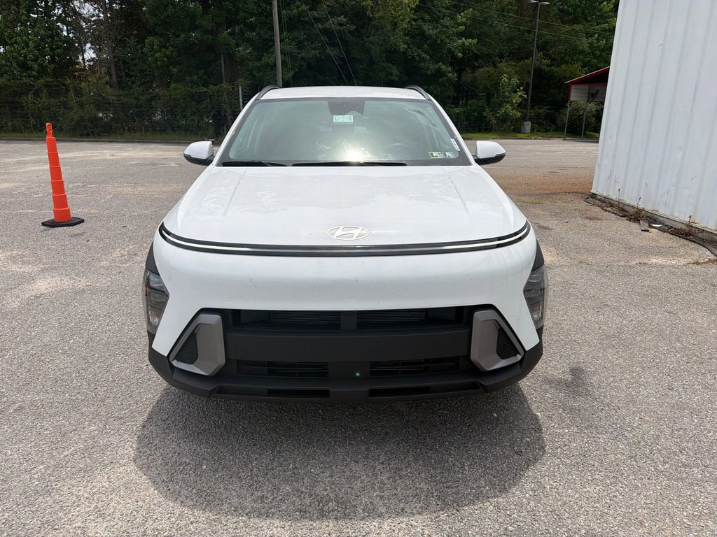 Used 2025 Hyundai Kona SEL FWD image 3