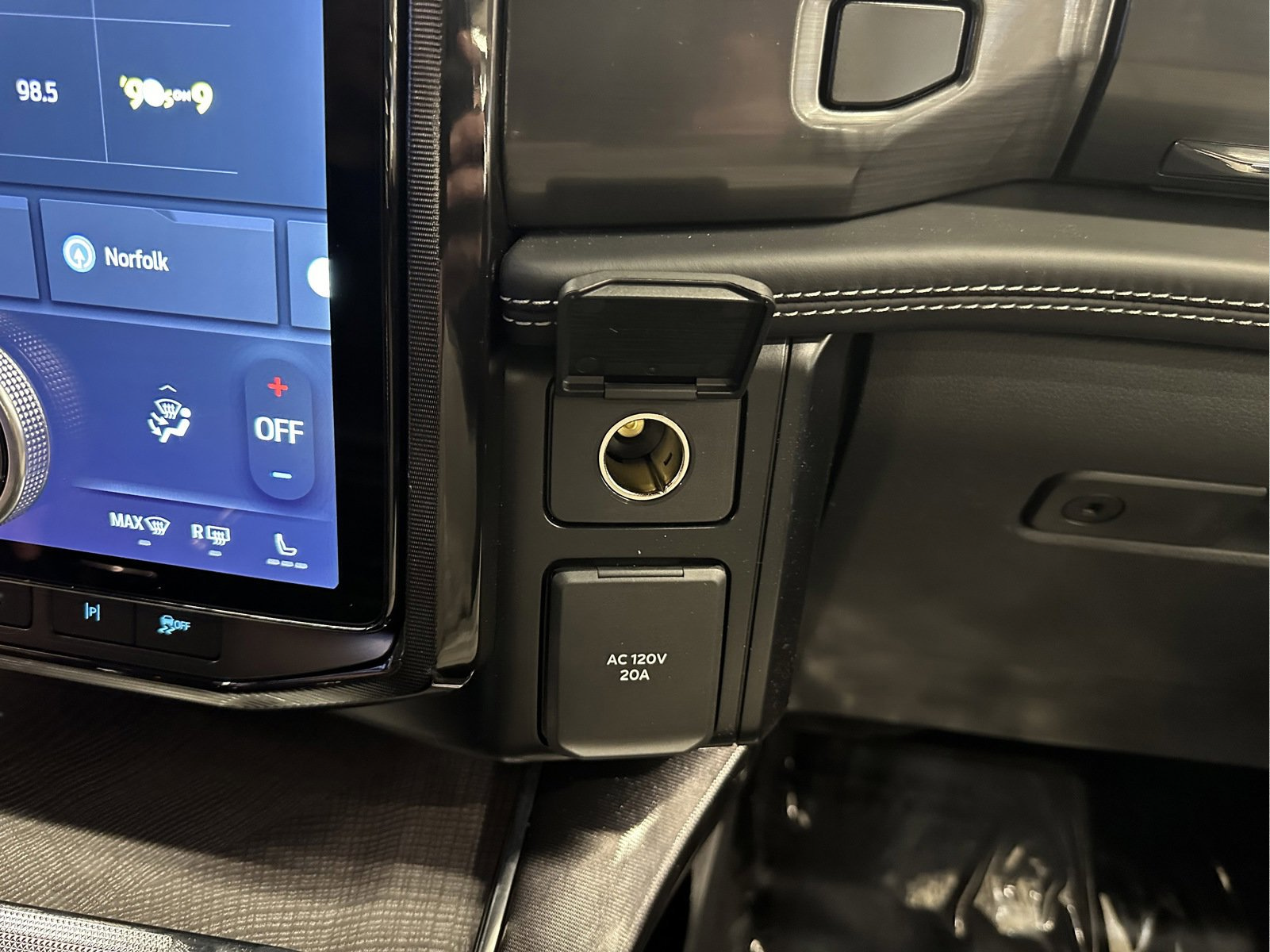 New 2023 Ford F150 Lightning Platinum AWD/4WD image 43