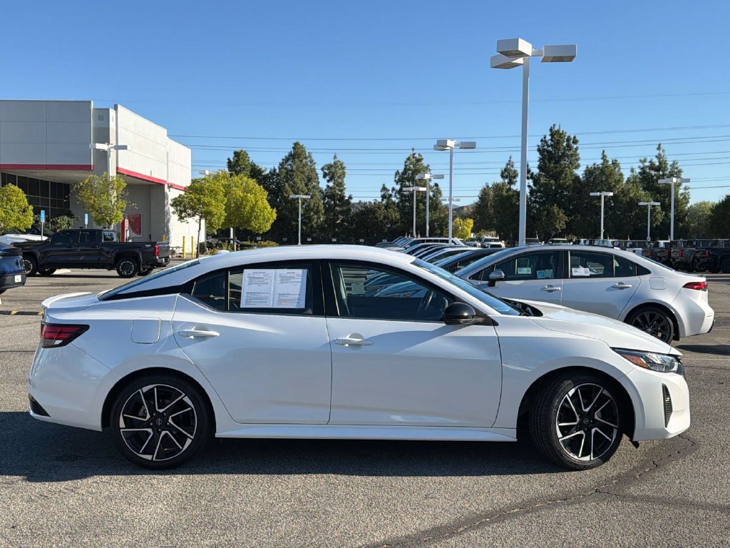 Used 2025 Nissan Sentra SR FWD image 3