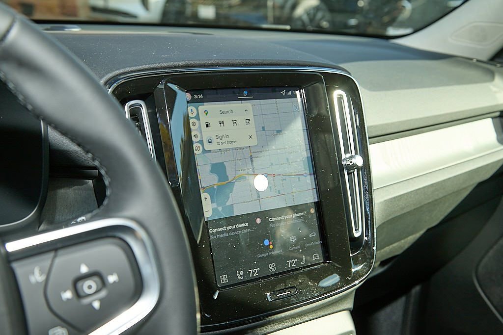 New 2026 Volvo XC40 B5 Plus w/ Protection Package Premier image 14