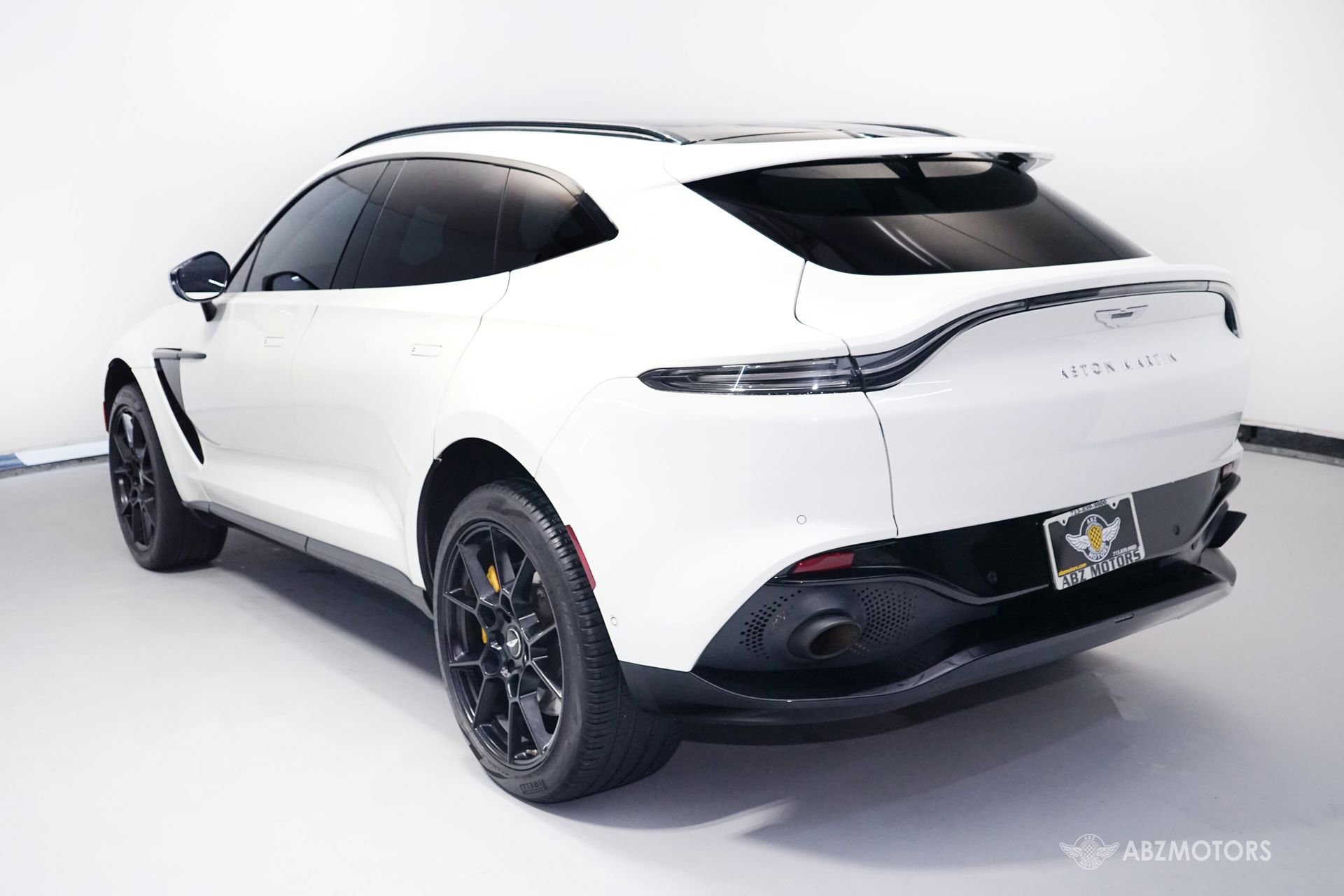 Used 2021 Aston Martin DBX AWD/4WD image 6
